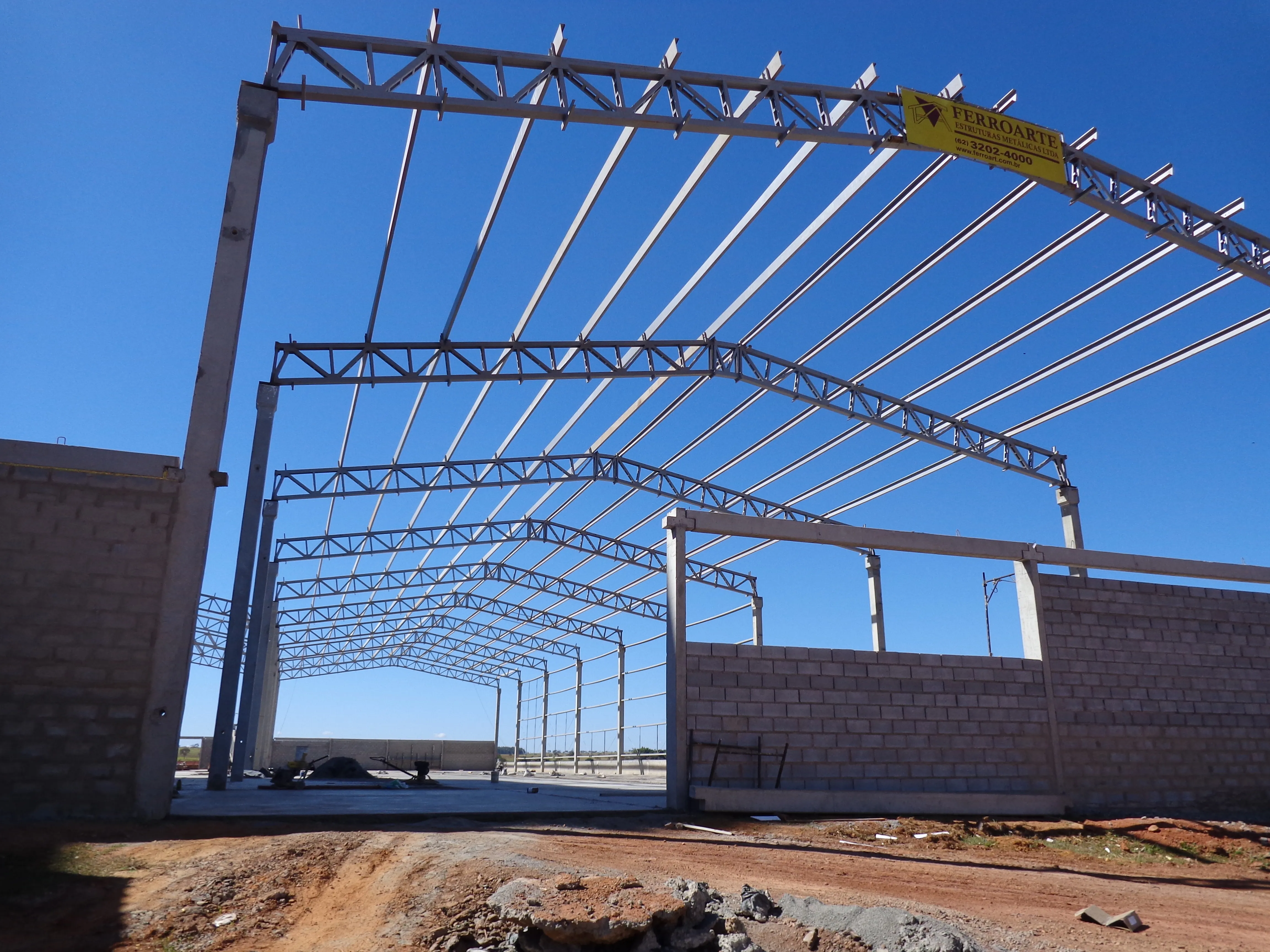 Laticínios Piracanjuba — Agroindustrial em Bela Vista, estrutura metálica Ferroarte